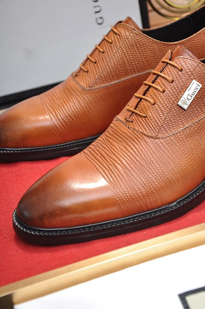 Men's shoes💰460💶Italy's top luxury men's shoes giant [GUCCI Gucci] has a new model 🍃Original European style🔰 Pleasant to the eye😍In order to make the shoes more durable and non-deformable🌀The production continues to follow traditional methods but there is still no lack of innovation💪The original cowhide is chosen for the leather♻️ Smooth, natural and exceptionally bright⭐Made of imported cowhide, the first choice of the rich 38-45 (45 customized)